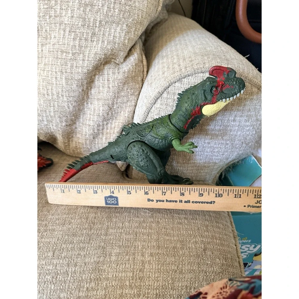 Jurassic World Sinotyrannus Dino Trackers Gigantic Mattel 2022 with capture gear